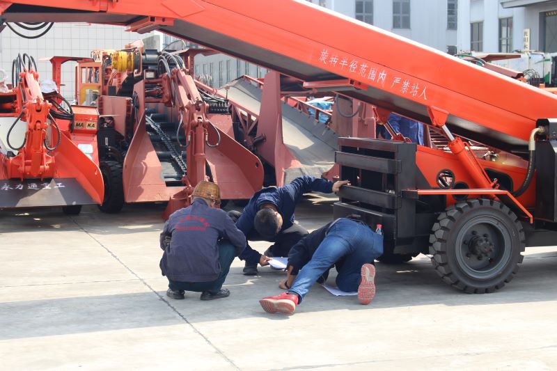 地面不平選履帶，永力通履帶扒渣機(jī)穩(wěn)如泰山